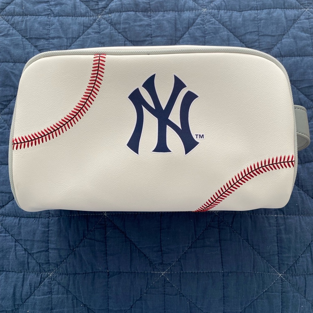 BIG PRICE DROP! New York Yankees Toiletry and Cosmetics Bag